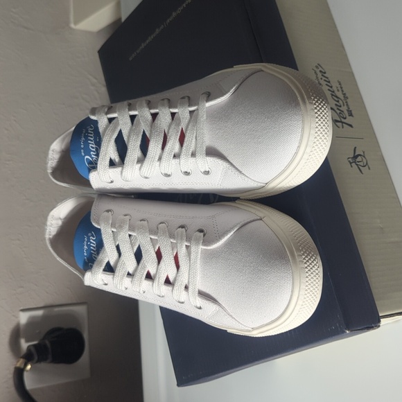 Penguin White Shoes (10M/11.5W) - Picture 2 of 7